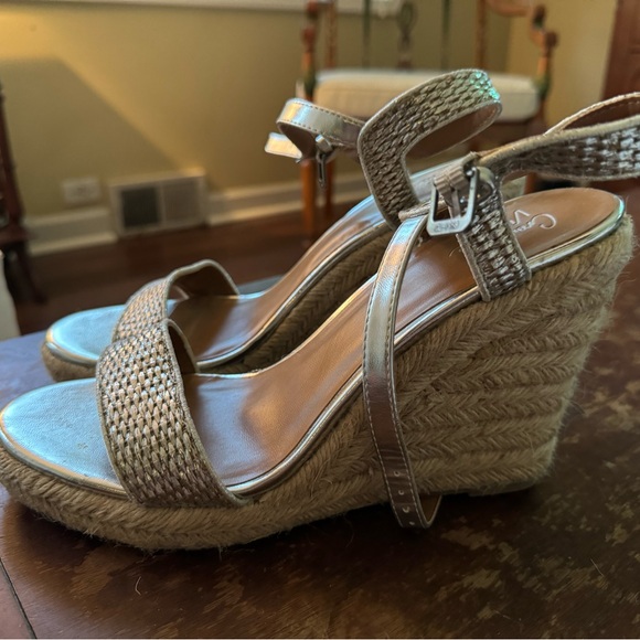 Silver Size 10 wedge sandals. EUC. - Picture 3 of 11